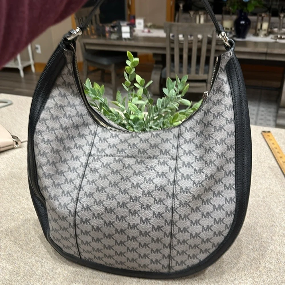 MK Studio Lydia Hobo